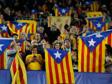 Esteladas durante el partido de la Liga de Campeones entre el Barcelona - BATE