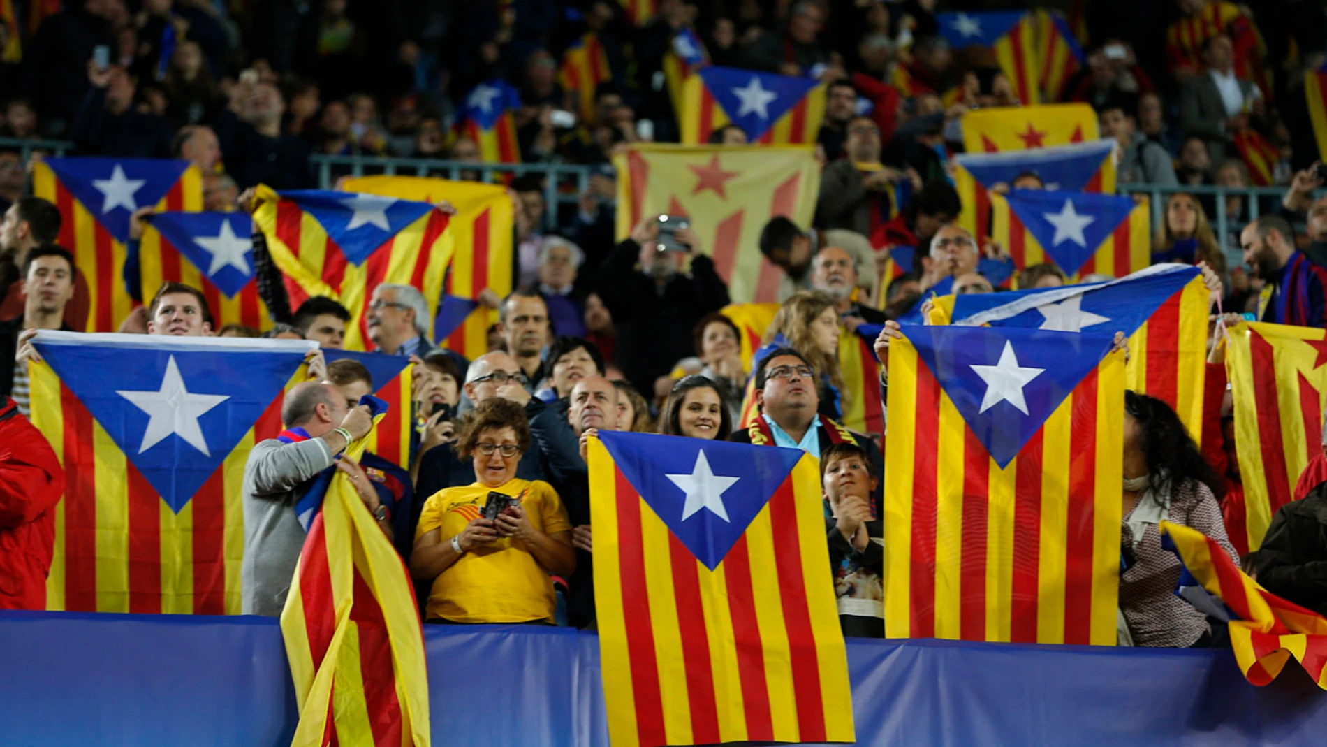 Esteladas durante el partido de la Liga de Campeones entre el Barcelona - BATE Esteladas durante el partido de la Liga de Campeones entre el Barcelona - BATE