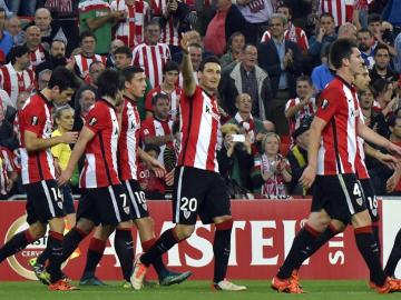 Los jugadores del Athletic celebran uno de los goles ante el Partizan