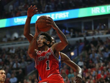 Rose penetra a canasta ante los Thunder