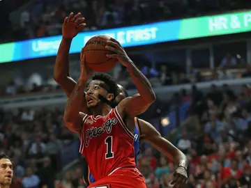 Rose penetra a canasta ante los Thunder Rose penetra a canasta ante los Thunder