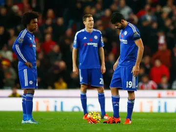 Diego Costa, cabizbajo junto con Williams Diego Costa, cabizbajo junto con Williams