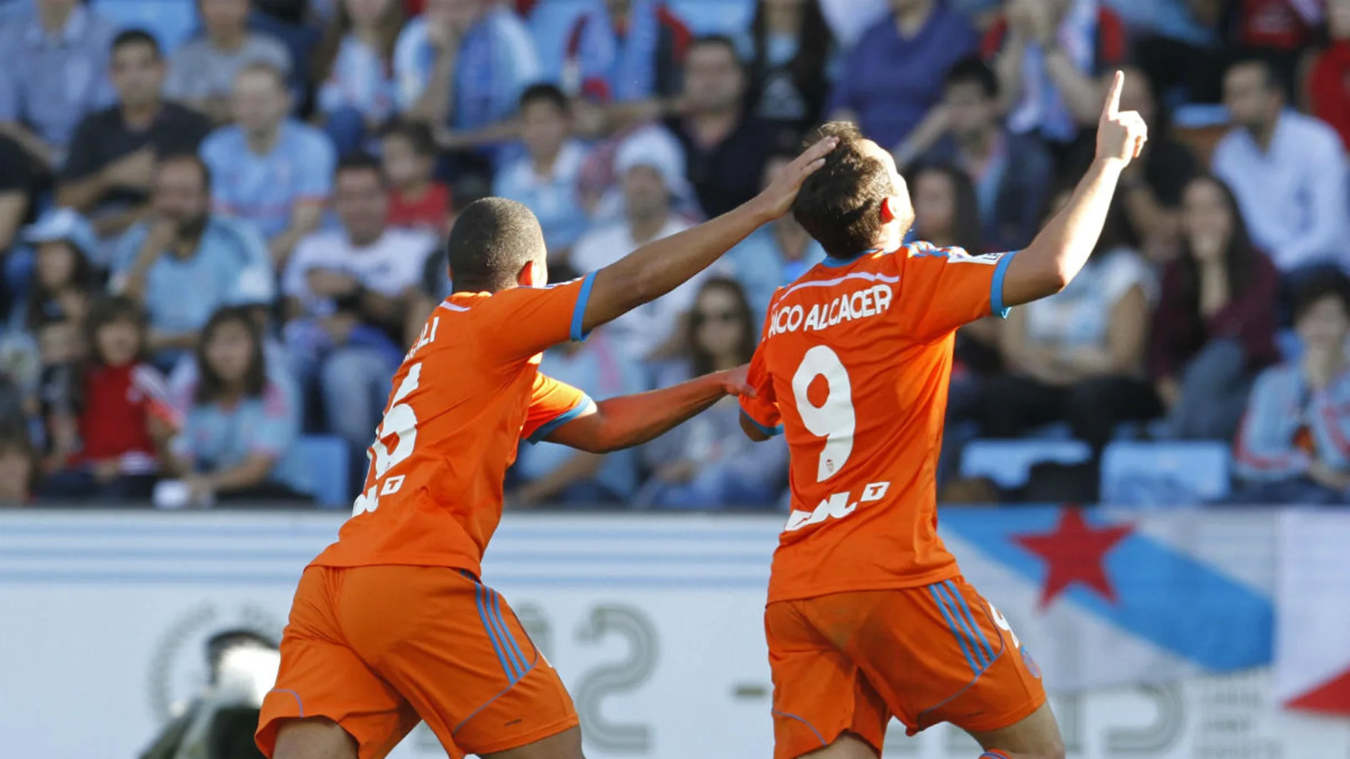 Alcácer celebra un gol ante el Celta Alcácer celebra un gol ante el Celta