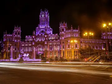 El Palacio de Cibeles teñido de morado con motivo de la marcha contra la violencia machista El Palacio de Cibeles teñido de morado con motivo de la marcha contra la violencia machista