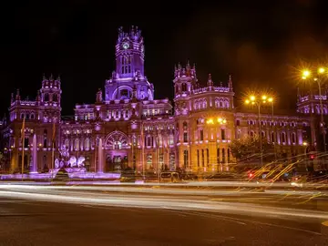 El Palacio de Cibeles teñido de morado con motivo de la marcha contra la violencia machista El Palacio de Cibeles teñido de morado con motivo de la marcha contra la violencia machista