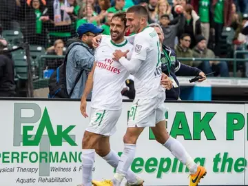 Raúl celebra su gol con el Cosmos Raúl celebra su gol con el Cosmos