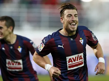 Sergi Enrich celebra un gol con el Eibar Sergi Enrich celebra un gol con el Eibar