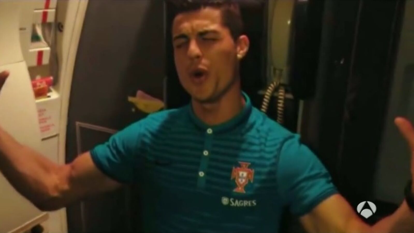 Cristiano Ronaldo se anima a cantar un éxito de Rihanna