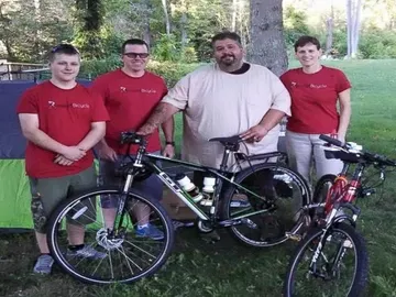 Eric Hites con sus patrocinadores Eric Hites con sus patrocinadores