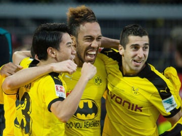 Los jugadores del Borussia Dortmund celebran un gol