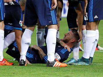 Sergio Ramos, lesionado del hombro en el partido frente al Sevilla