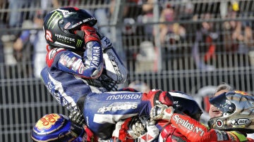 Lorenzo, emocionado tras ganar el Mundial en Cheste