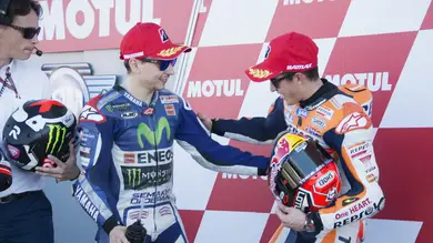 Cervera celebra el título de Jorge Lorenzo Cervera celebra el título de Jorge Lorenzo