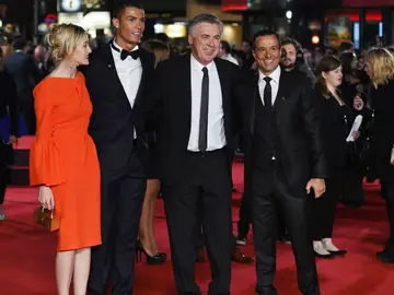 Cristiano Ronaldo, junto a Carlo Ancelotti y Jorge Mendes Cristiano Ronaldo, junto a Carlo Ancelotti y Jorge Mendes