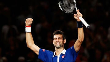 Djokovic celebra su victoria en París