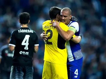 Casillas y Maicon celebran su victoria contra el Chelsea Casillas y Maicon celebran su victoria contra el Chelsea
