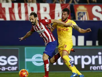 Juanfran, en acción ante el Sporting Juanfran, en acción ante el Sporting