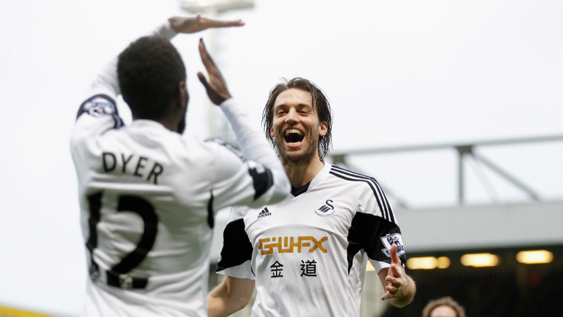 Michu celebra un gol con el Swansea