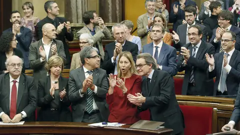 Artur Mas junto a gente de su equipo Artur Mas junto a gente de su equipo