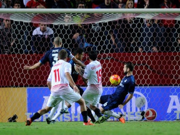 Banega anota el 2-1 ante el Real Madrid