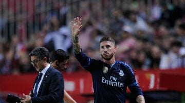 Ramos se retira lesionado del Sánchez Pizjuán