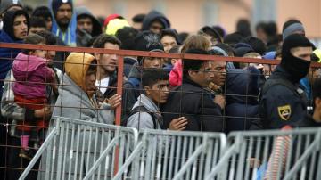 Refugiados a la espera de ser trasladados a Austria