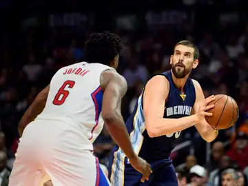 Marc Gasol mira a canasta en el partido ante los Clippers Marc Gasol mira a canasta en el partido ante los Clippers