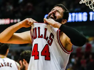Mirotic, durante un partido con los Chicago Bulls Mirotic, durante un partido con los Chicago Bulls