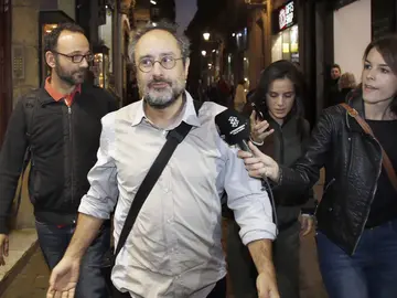 Los diputados de la CUP Antonio Baños y Benet Salellas, a su salida de la reunión Los diputados de la CUP Antonio Baños y Benet Salellas, a su salida de la reunión