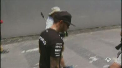 Lewis Hamilton ya se encuentra en Interlagos tras su accidentada semana