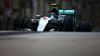 Rosberg lidera los Libres 2 en un nuevo abandono de Fernando Alonso