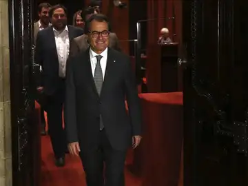El presidente de la Generalitat en funciones, Artur Mas, saliendo del hemiciclo El presidente de la Generalitat en funciones, Artur Mas, saliendo del hemiciclo