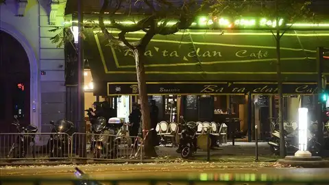 La sala Bataclan tras la entrada de la policía La sala Bataclan tras la entrada de la policía