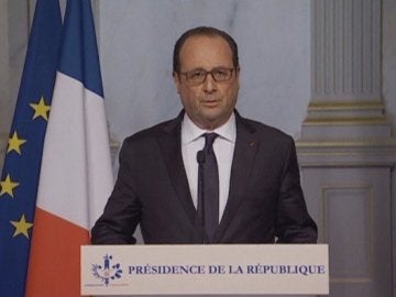 François Hollande condena los ataques de París