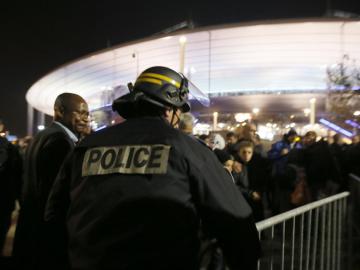 La Policía lleva a cabo el desalojo del Estadio de Francia