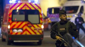 Las fuerzas especiales de la policía francesa buscan a los tiradores huídos