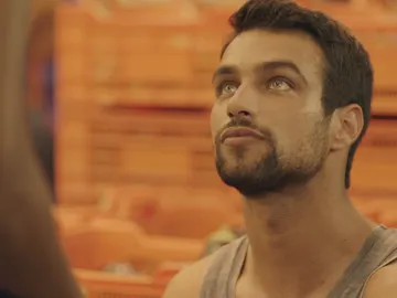 Lucas le pide matrimonio a Fara Lucas le pide matrimonio a Fara