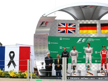 El podio del GP de Brasil, con una bandera francesa