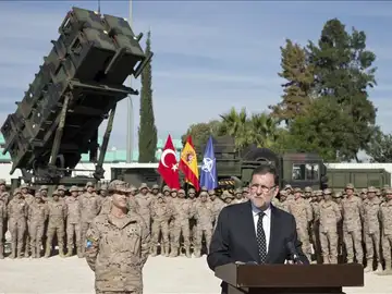 Mariano Rajoy durante su visita a las tropas españolas Mariano Rajoy durante su visita a las tropas españolas
