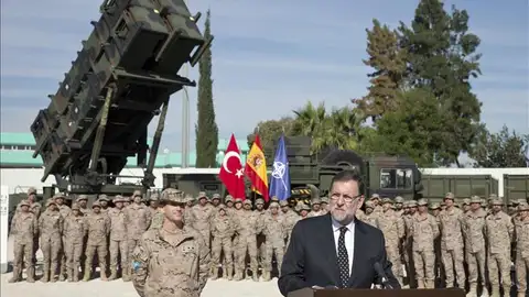 Mariano Rajoy durante su visita a las tropas españolas Mariano Rajoy durante su visita a las tropas españolas