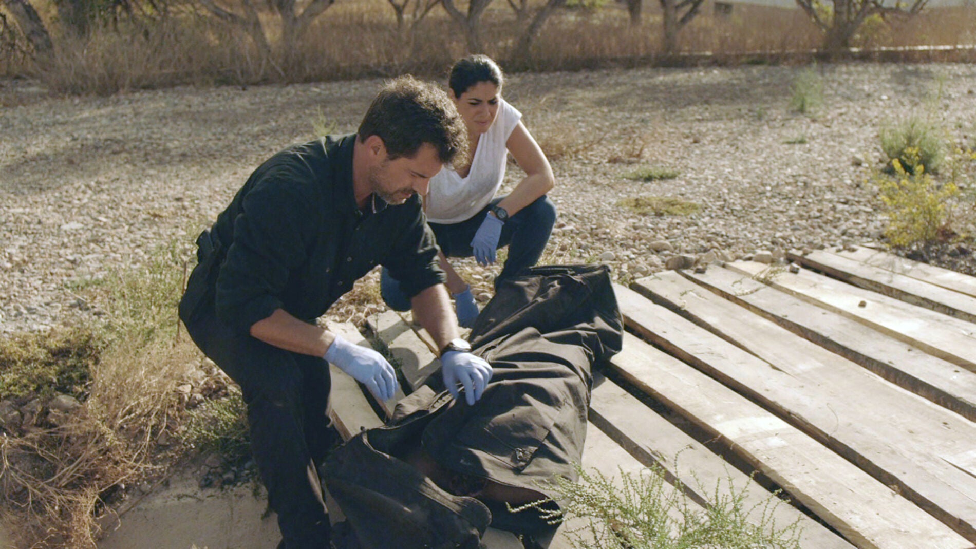 H&eacute;ctor y Lola encuentran el cuerpo de Ainhoa