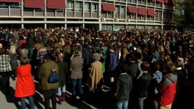 Los colegios honran a las víctimas y reflexionan sobre los atentados de Paris 