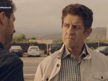 Héctor detiene a Juan Rueda Héctor detiene a Juan Rueda