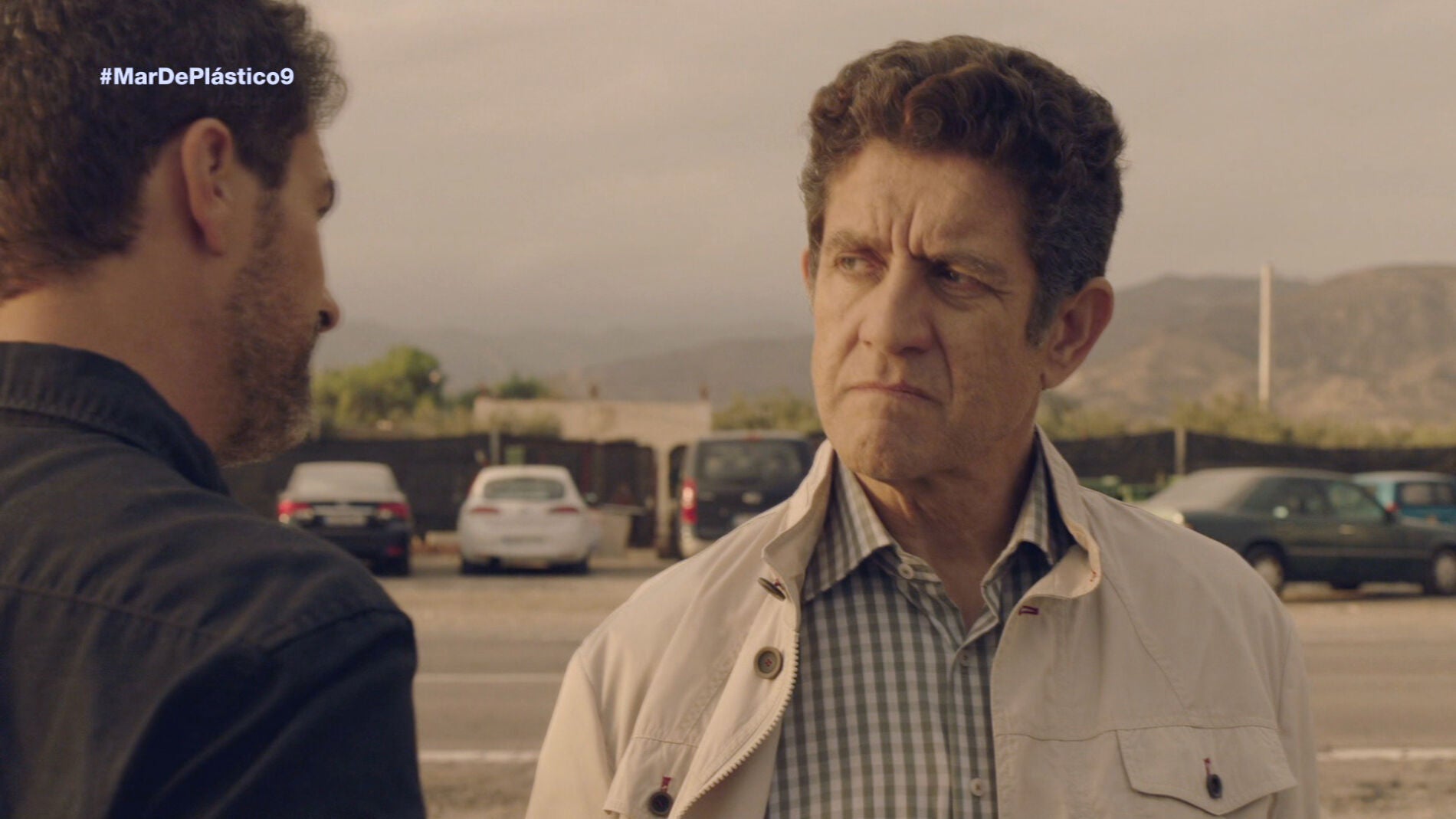 H&eacute;ctor detiene a Juan Rueda