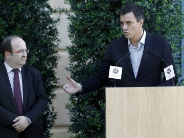 El líder del PSOE, Pedro Sánchez, y el primer secretario del PSC, Miquel Iceta