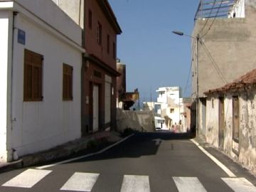 Pretendía agredir a una joven de 25 años con una katana y un cuchillo Pretendía agredir a una joven de 25 años con una katana y un cuchillo