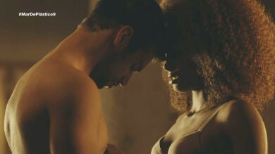 Lucas y Fara hacen el amor