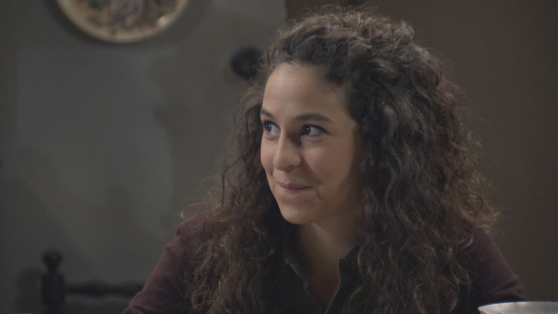 Carmen confiesa a su familia que le gustaría ser la novia de Toni