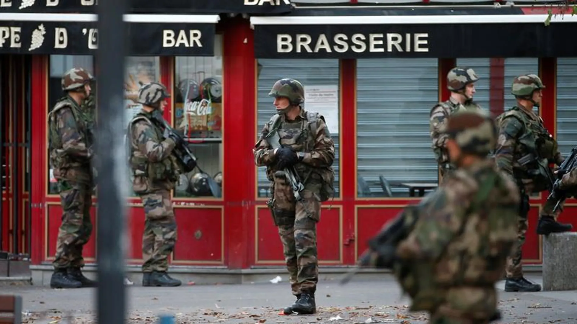 Efectivos militares en Saint- Denis Efectivos militares en Saint- Denis