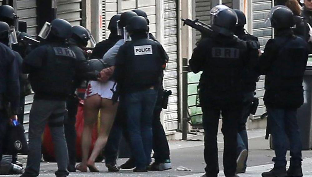 Operación policial antiterrorista en Saint- Denis.